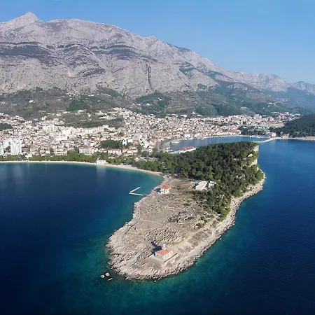 With A Parking Space - 20436 Makarska